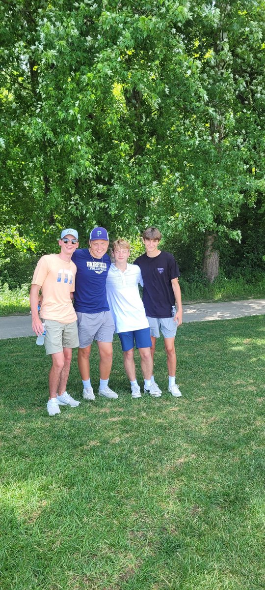 FairfieldGolf2's tweet photo. When these 4 guys make the early morning 2 1/2 hour drive... Supporting Brayden β€οΈβ€οΈ#letgoFalcons https://t.co/OgnAqB9ZrP