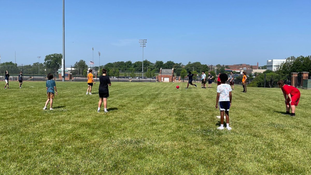 sluhjrbills's tweet photo. Our #SLUHSummer programs are in full swing: basketball campers are giving it their best shot, and #UpwardBound Academy students are putting their best foot forward! https://t.co/LhmCMWW2KW