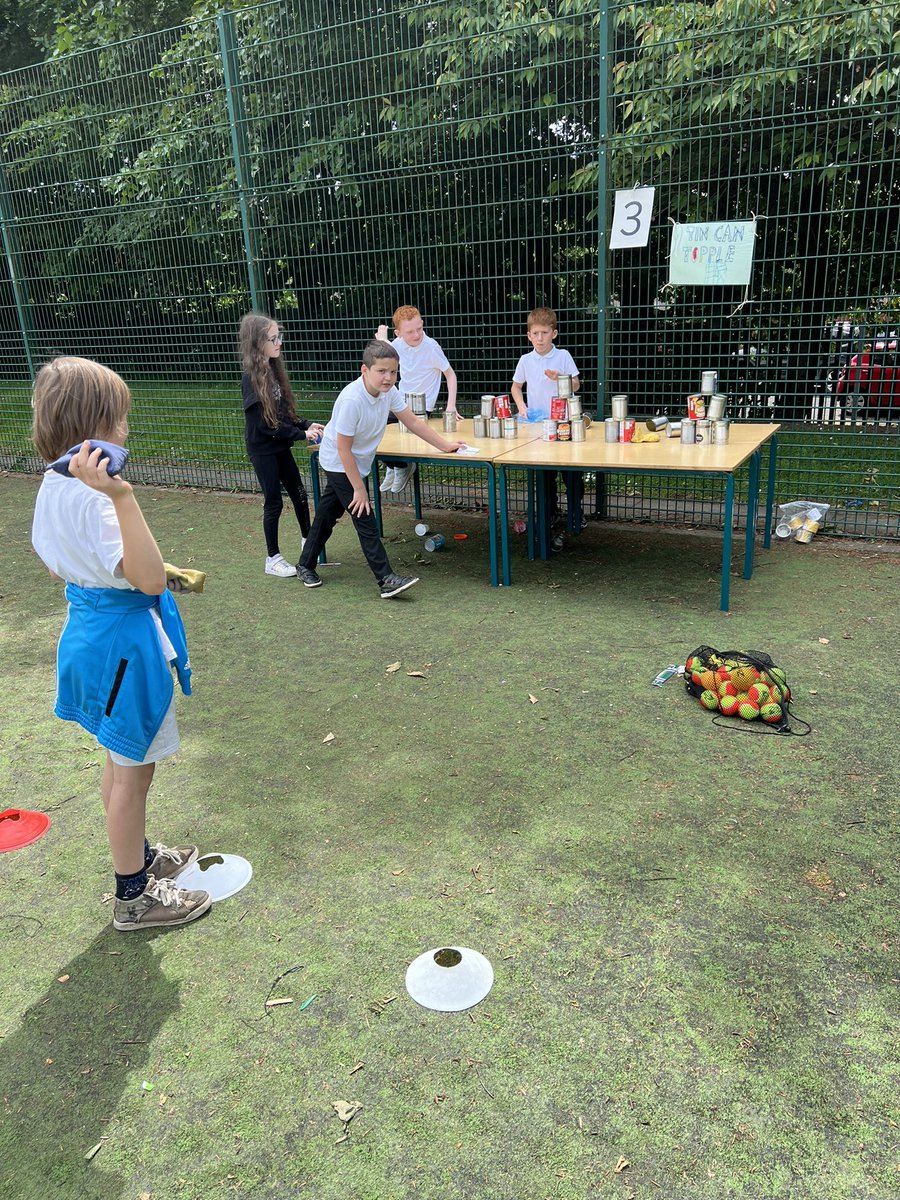 MissHarris2020's tweet photo. Carnival fun today 🎡 ☀️ Well done to my P2 and everyone else involved 👏🏻 https://t.co/kB4E1v1BqY
