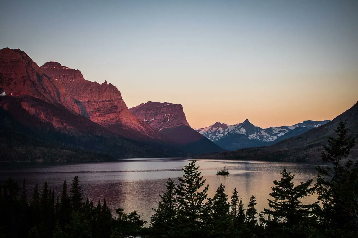 ParksExperience's tweet photo. 8 Picture-Perfect Lakes in Glacier National Park https://t.co/cHffKUVH5B #GlacierNationalPark #nationalparks #ParkExperiences #GoingtoTheSunRoad #GTTSR https://t.co/daKKUt1kAe