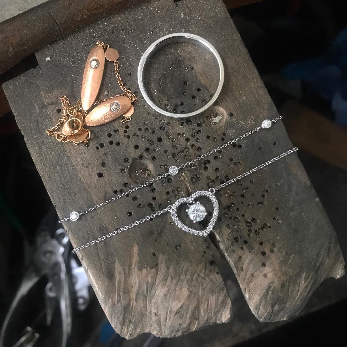 This dainty and dazzling trio of rings will be making their way to Washington DC shortly. Made from my customers diamonds and gold, this beautiful stacker ring can be worn a number of ways ✨💕✨