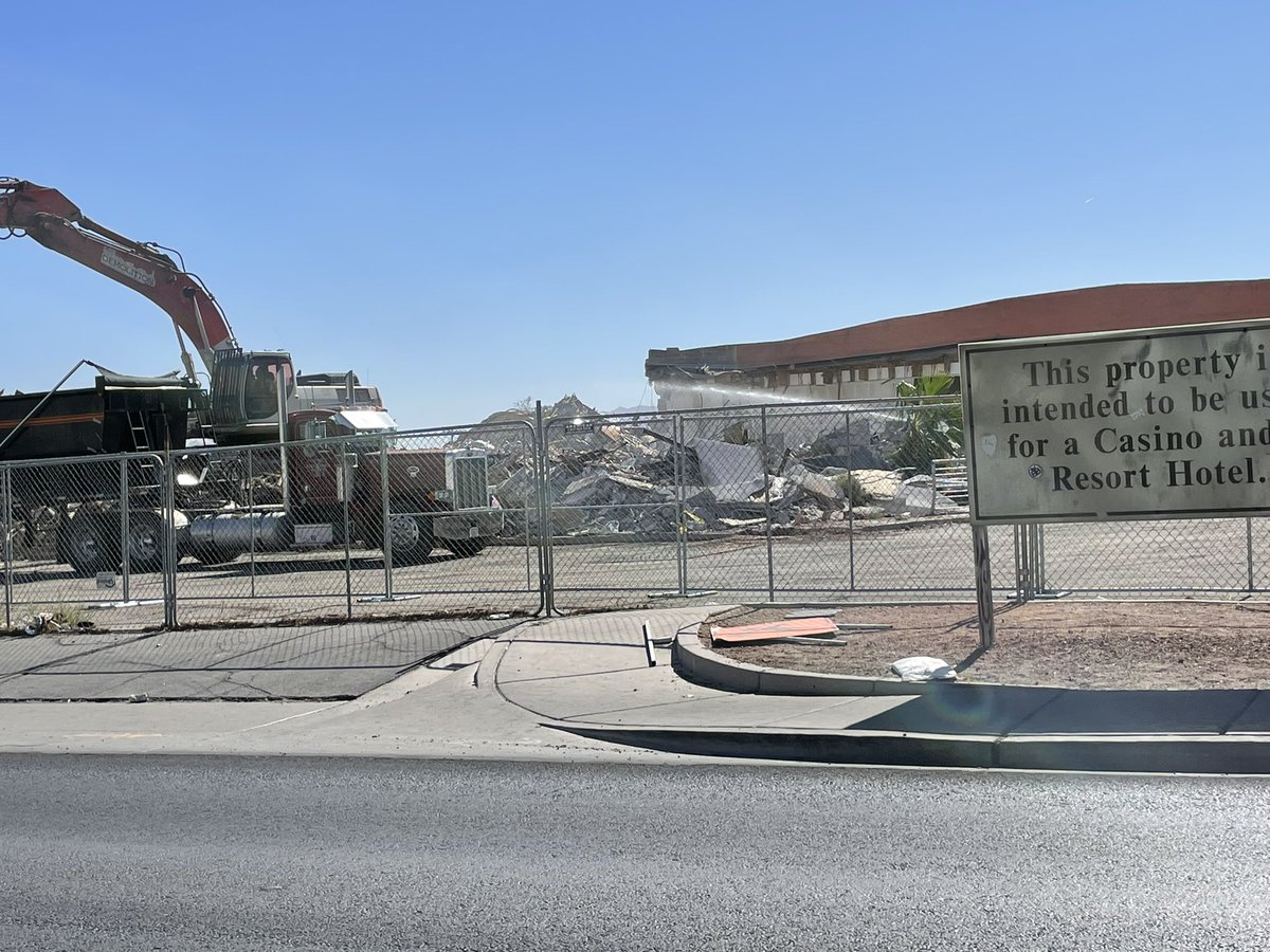 RonFutrell's tweet photo. First sign of #F1 coming to #LasVegas. Destruction of Ice nightclub at Harmon and Koval. #FormulaOne #F1Vegas https://t.co/5GTMDNQmIv