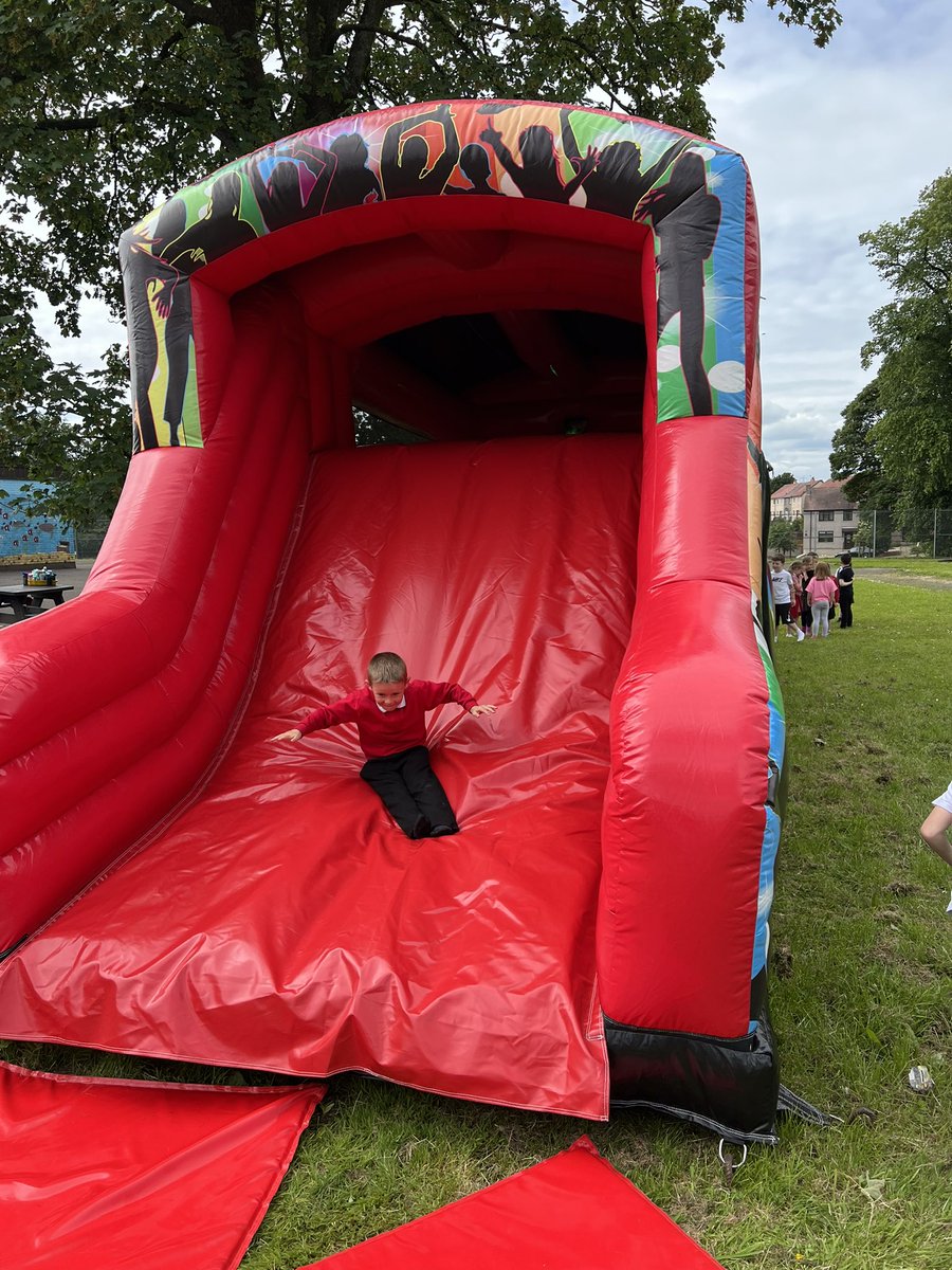 MissHarris2020's tweet photo. We loved the bouncy castle! 😁😂 https://t.co/8e6LReLMIq