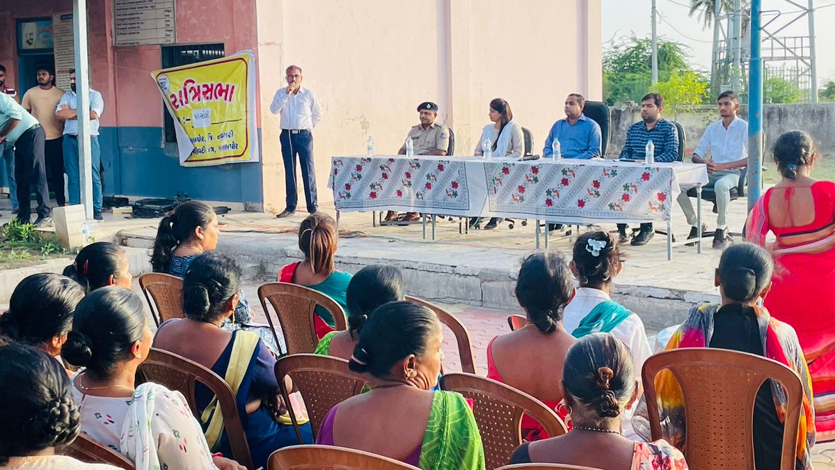 CollectorNav's tweet photo. આજરોજ જલાલપોર તાલુકાના પરસોલી ગામ ખાતે  સભા યોજી, ગ્રામજનો ના પ્રશ્નો સાંભળ્યા અને જરૂરી કાર્યવાહી અર્થે સંબંધિત અધિકરીઓને સૂચનાઓ આપી.@CMOGuj @pkumarias @InfoGujarat https://t.co/2VLYyqidAJ