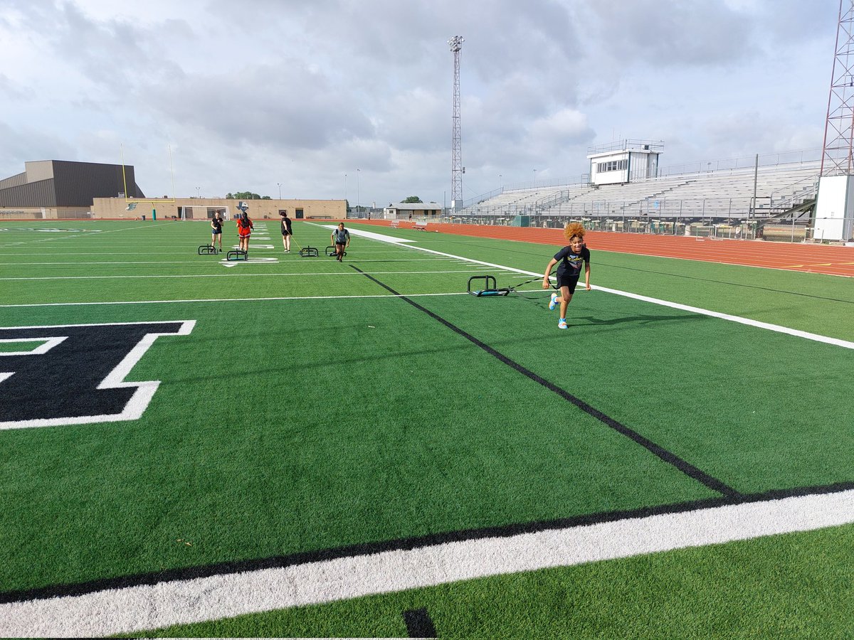 Ellison_VBall's tweet photo. Sprint relays and sleds!!!! 🥵
It's tough, but the girls are tougher!!💪🏽
It is not too late to sign up for strength and conditioning. Meet us at the Ellison HS Field House at 7:50 AM to get you ready for this upcoming season!
💚🦅🏐
#Ellisonstrong https://t.co/R91ELlFXrM