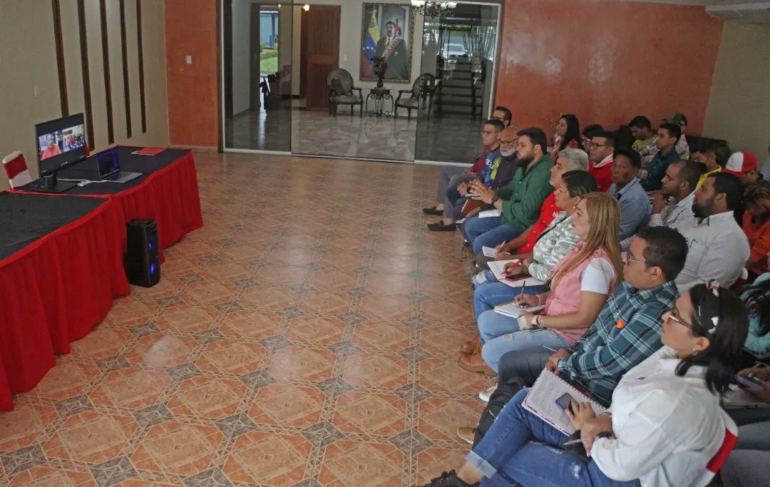 ErnestoLunaPsuv's tweet photo. Realizamos video conferencia con el enlace político del @PartidoPSUV para el estado Monagas @FidelVasquzPSUV donde analizamos las coyunturas internacionales y dimos un parte del trabajo que desde el PSUV Monagas venimos desarrollando. https://t.co/yDKnAXTf9O