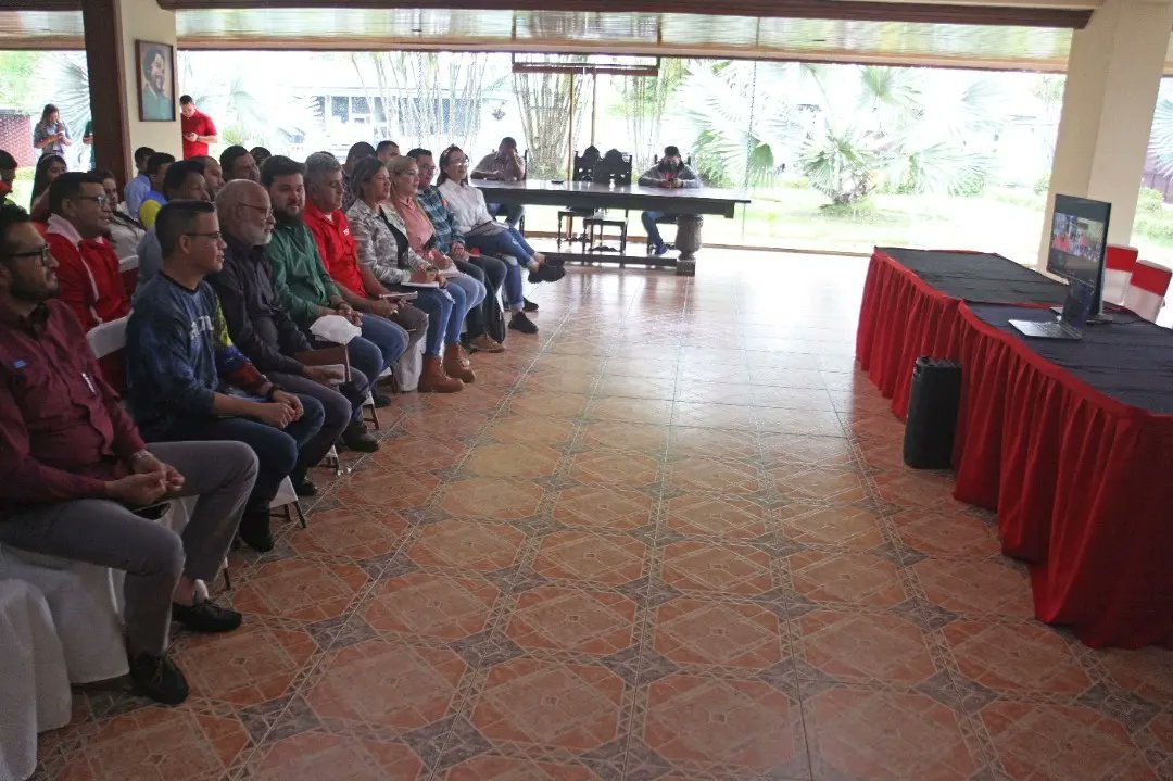 ErnestoLunaPsuv's tweet photo. Realizamos video conferencia con el enlace político del @PartidoPSUV para el estado Monagas @FidelVasquzPSUV donde analizamos las coyunturas internacionales y dimos un parte del trabajo que desde el PSUV Monagas venimos desarrollando. https://t.co/yDKnAXTf9O