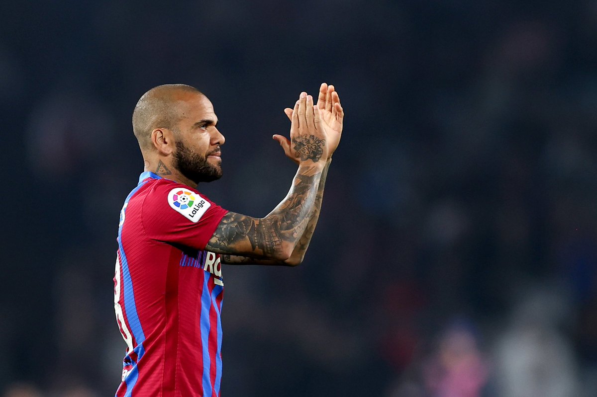 FabrizioRomano's tweet photo. Barcelona won’t offer Dani Alves a new deal, as of now this is the plan as first reported by @sport - Dani’s contract is set to expire at the end of June. 🚨🇧🇷 #FCB

This possibility has been discussed internally - Dani Alves’ now expected to leave Barça this summer. https://t.co/mQ19IO6c1n