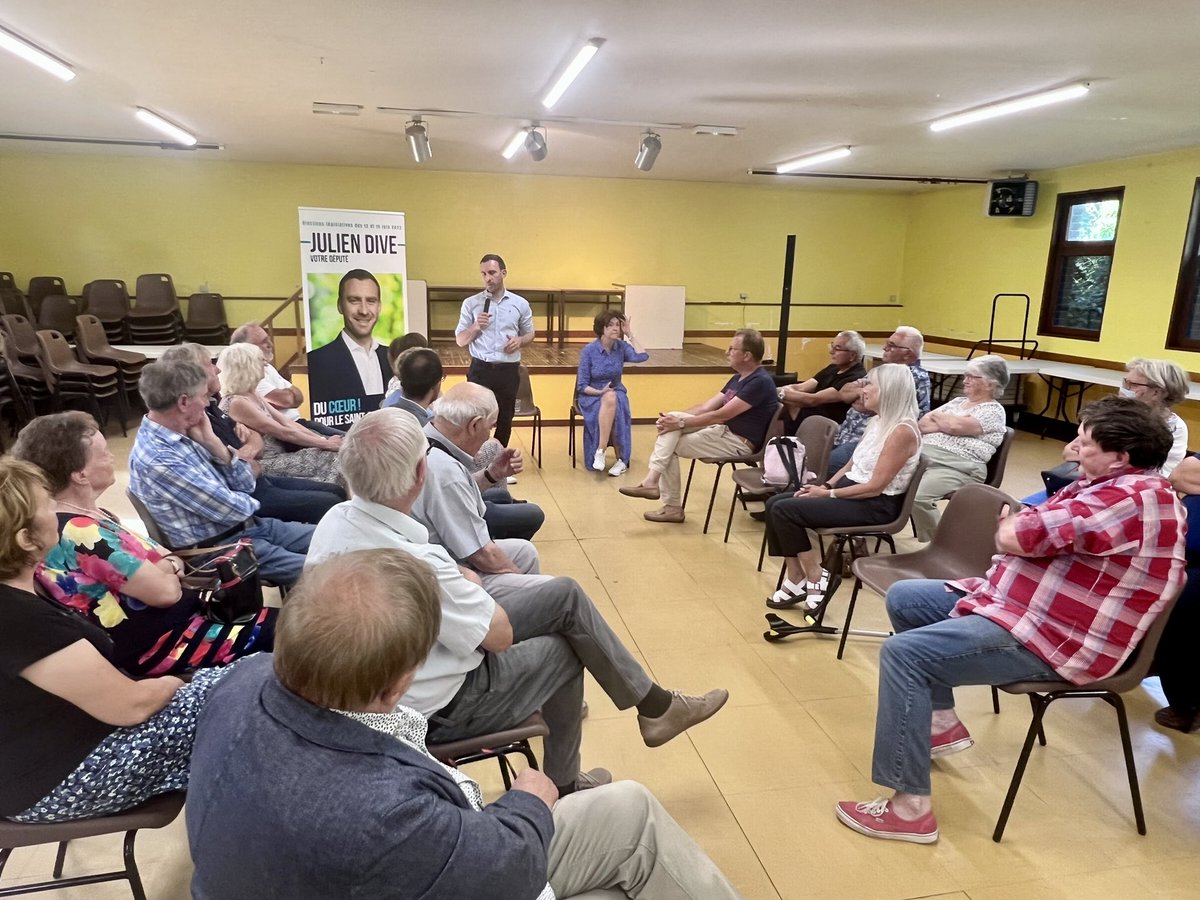 AvecJulien2022's tweet photo. 4️⃣6️⃣ème réunion de campagne à vos côtés, cette fois-ci à #Clastres ! 

💬« Moi, j’ai toujours été engagé à fond et je continuerai à le faire ! On est des élus de terrain et on n’est pas parachutés, nous ! » @JulienDive 

#Legislatives #Circo0202 #VotezTerrainVotezJulien https://t.co/EduErEHYOO