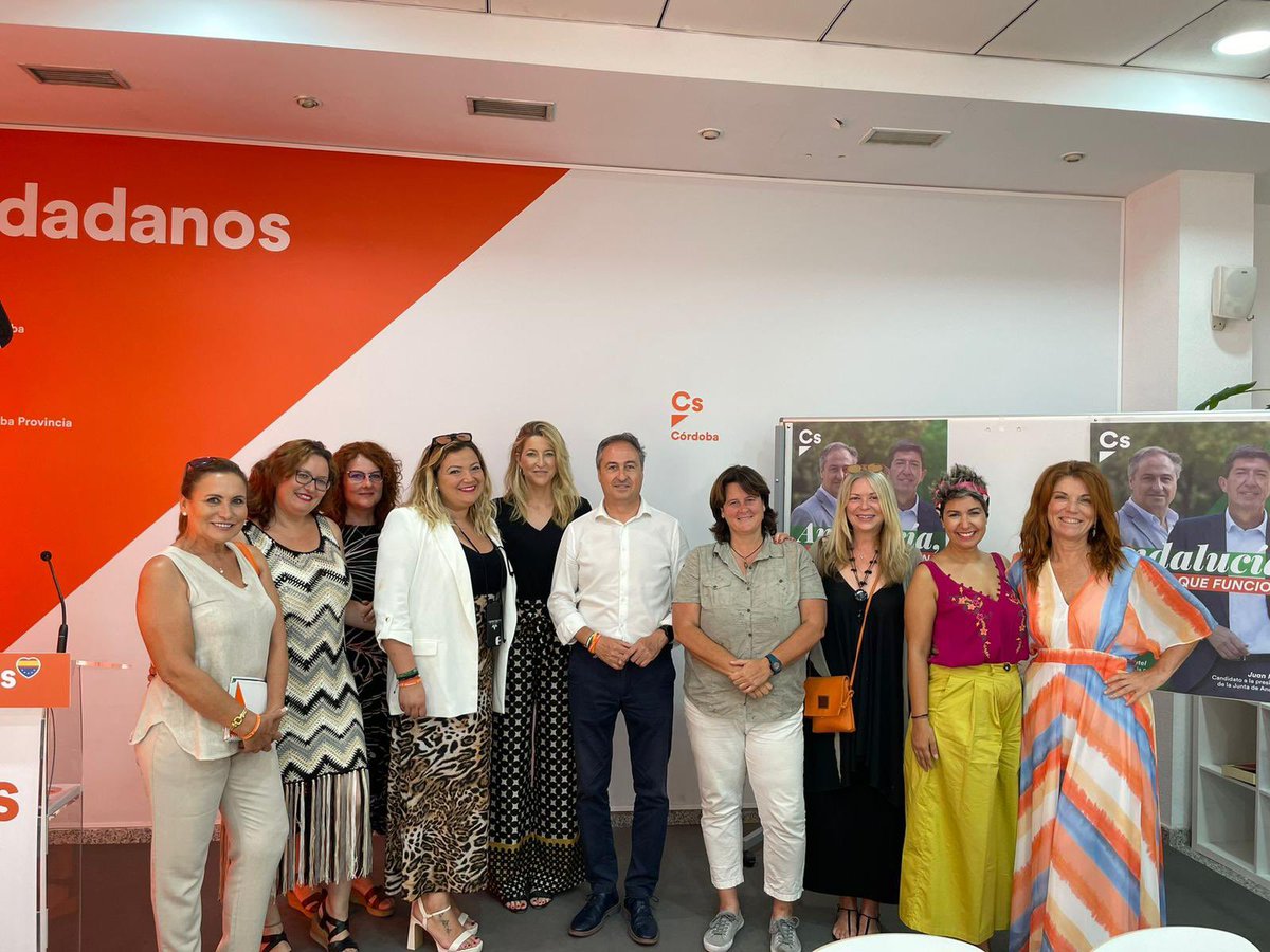 CsCordoba_Prov's tweet photo. 🟠 @mariadelamiel y @AngelPimentel_, junto a @IsabelAlbas_Cs, han mantenido hoy un encuentro con emprendedoras.
 
✅ Cs siempre estará al lado de nuestros #autónomos y apostando por la #conciliación.

🗳🍊 El #19J apuesta por el #CsVotoDecisivo para que #Andalucía siga avanzando. https://t.co/P2TK7WSsnB
