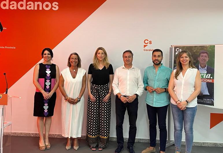 CsCordoba_Prov's tweet photo. 🟠 @mariadelamiel y @AngelPimentel_, junto a @IsabelAlbas_Cs, han mantenido hoy un encuentro con emprendedoras.
 
✅ Cs siempre estará al lado de nuestros #autónomos y apostando por la #conciliación.

🗳🍊 El #19J apuesta por el #CsVotoDecisivo para que #Andalucía siga avanzando. https://t.co/P2TK7WSsnB