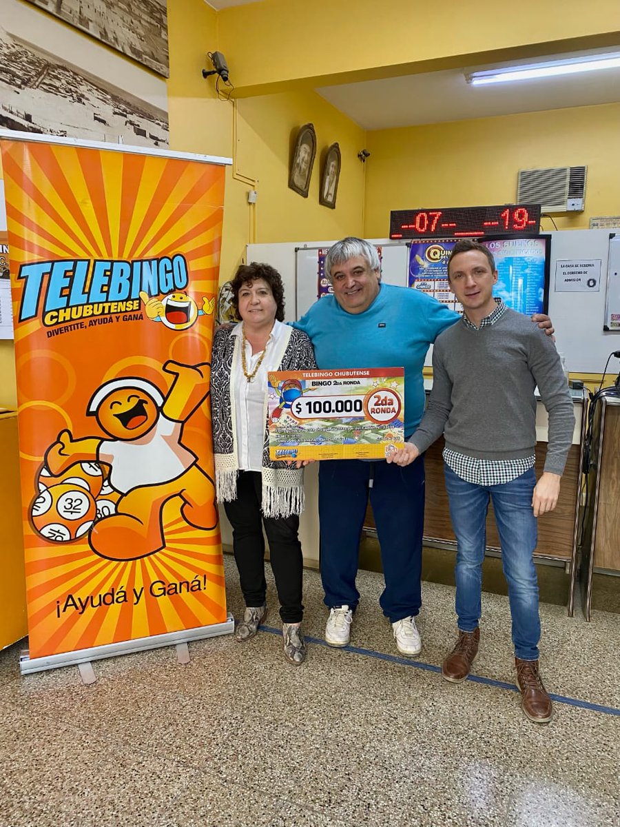 Entregamos mas de un millón de pesos en efectivo del #TelebingoChubutense. Los apostadores de la ciudad de Comodoro Rivadavia recibieron sus premios de manos del gerente zonal del IAS Leonel Lanzani.
Muchas felicidades ‼️
➕info 👇 loteriadelchubut.com.ar