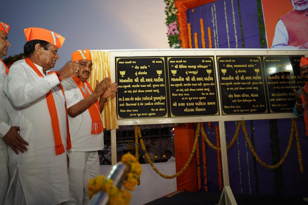 BJP4Gujarat's tweet photo. આ સંમેલનમાં પ્રદેશ મહામંત્રી શ્રી @rajnipatel_mla, શ્રી @VinodChavdaBJP, પ્રદેશ ઉપાધ્યક્ષ શ્રી @MSPatelBJP, રાજ્યકક્ષાના મંત્રી શ્રી @kuberdindor, પ્રદેશ મંત્રી શ્રીમતી @Jayshreeldesai ... (2/3) https://t.co/LEWvQfq5Hq