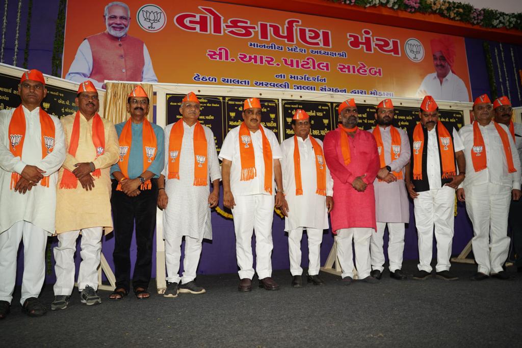 BJP4Gujarat's tweet photo. આ સંમેલનમાં પ્રદેશ મહામંત્રી શ્રી @rajnipatel_mla, શ્રી @VinodChavdaBJP, પ્રદેશ ઉપાધ્યક્ષ શ્રી @MSPatelBJP, રાજ્યકક્ષાના મંત્રી શ્રી @kuberdindor, પ્રદેશ મંત્રી શ્રીમતી @Jayshreeldesai ... (2/3) https://t.co/LEWvQfq5Hq