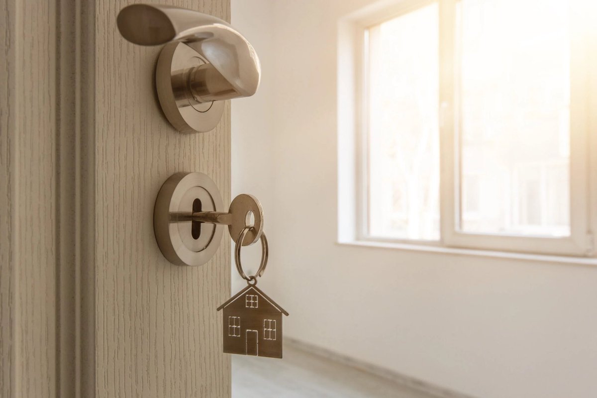 TezzaBelle88's tweet photo. Officially passed all references / referees. I collect the keys for my own place in a few weeks 🥺🥹 

#FeelingHappy #GrowingUp #OwnPlace https://t.co/vPSDVenki1