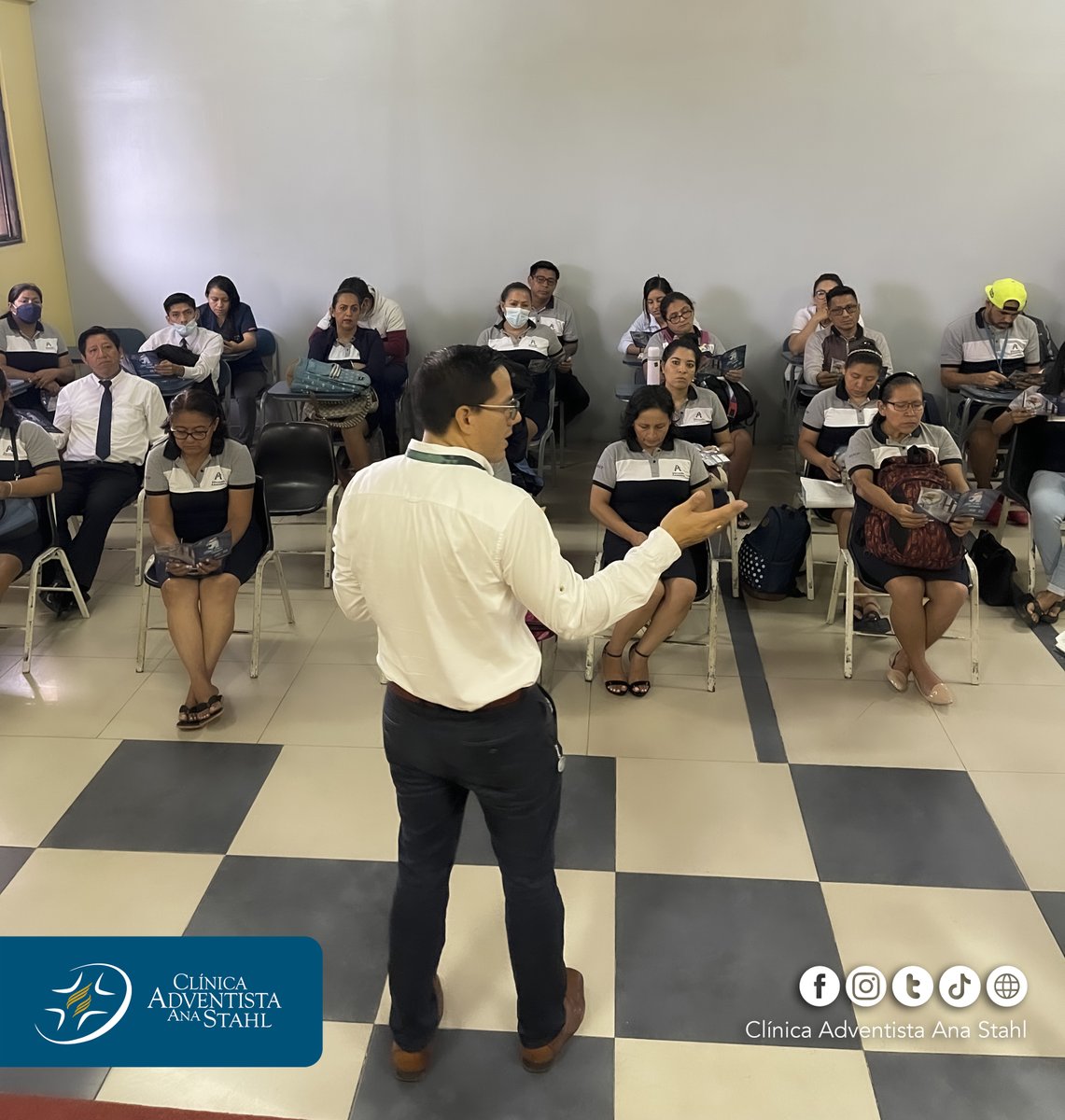 ClinicaStahl's tweet photo. Seguimos promocionando nuestra campaña por el Mes de Papá.
Hoy nos reunimos con el Colegio Amazonas en Iquitos para presentar a su plana docente nuestros paquetes y promociones adquiriendo la tarjeta MEDICAAS.

#MesDePapa #CAAS https://t.co/qxeDYGw410
