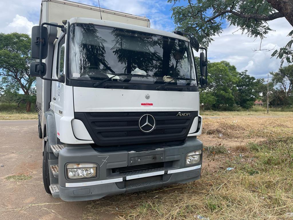samaita_wacho's tweet photo. 10 tonne truck for hire, for all your loads contact me on +263779327251
@Yvie_Bae @itsvigie @Ghetto_Uncle @magic_wacho @hatiperi_wacho @brian___jethro @runya_gee @penzura_wacho @r0meoX @controlla__zw 
Please guys retweet for me shoko risvike kure ndotemba nemi🔥🔥🔥 https://t.co/JblisPfjKu