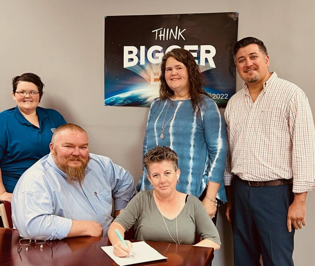 herndonagencies's tweet photo. We are proud to congratulate Lara Jackson on her promotion this morning to Supervising Agent!!! Way to go Lara !! π π π #promotion #GlobeLifeLifestyle #congratulations #SupervisingAgent https://t.co/HHoUmhO3vL