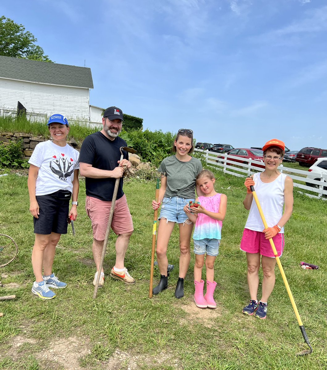 morrischris's tweet photo. Had a great time volunteering today at Forward Garden with credit union friends, with all the produce going to local food pantries!
#CUDEDay
#Volunteering #keeppurposeconstant #endhunger https://t.co/dBJLS7icM4
