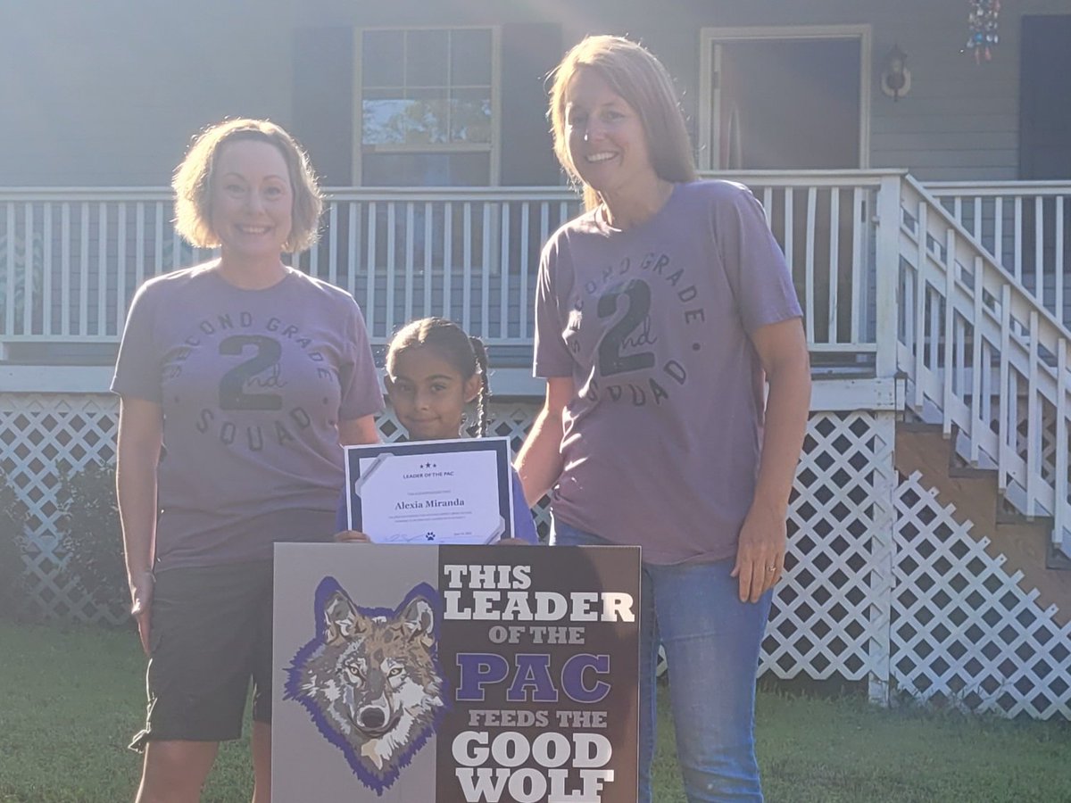 MbMcd3's tweet photo. ✔️ out Alexia as 2nd grade Leader of the PAC. Ms. Hayden writes that Alexia "leads with integrity" and Ms. Delamarter agrees. #LeaderofthePAC #PACPride #feedthegoodwolf https://t.co/OIo5bzoLGZ