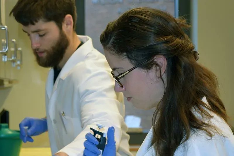 PSUScience's tweet photo. Close ties with industry fuel success for Penn State’s master of biotechnology degree program. https://t.co/UIX2ee61Sk #EberlyScienceJournal https://t.co/Xv8nxKJyjv