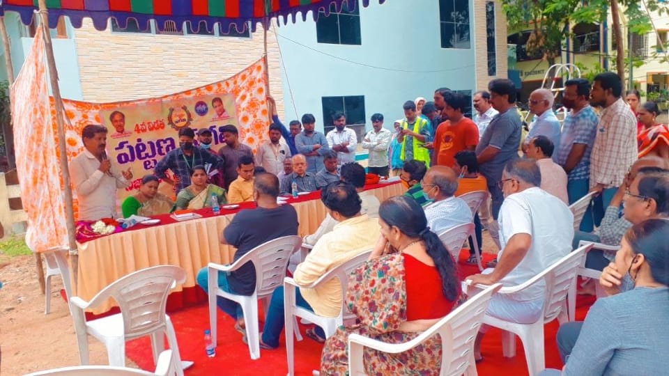 hmwssbdgmsguda's tweet photo. @HMWSSBOnline Sir, Attending 4th phase  Pattanna Pragathi Programme at Kalpana Chawla park ward no 24 along with Hon'ble Corporator,  Commissioner Nizampet Municipal Corporation along with Manager under Pragathi Nagar section Sub Division 1 O&amp;M Div XXIII https://t.co/wFqr1st2Td