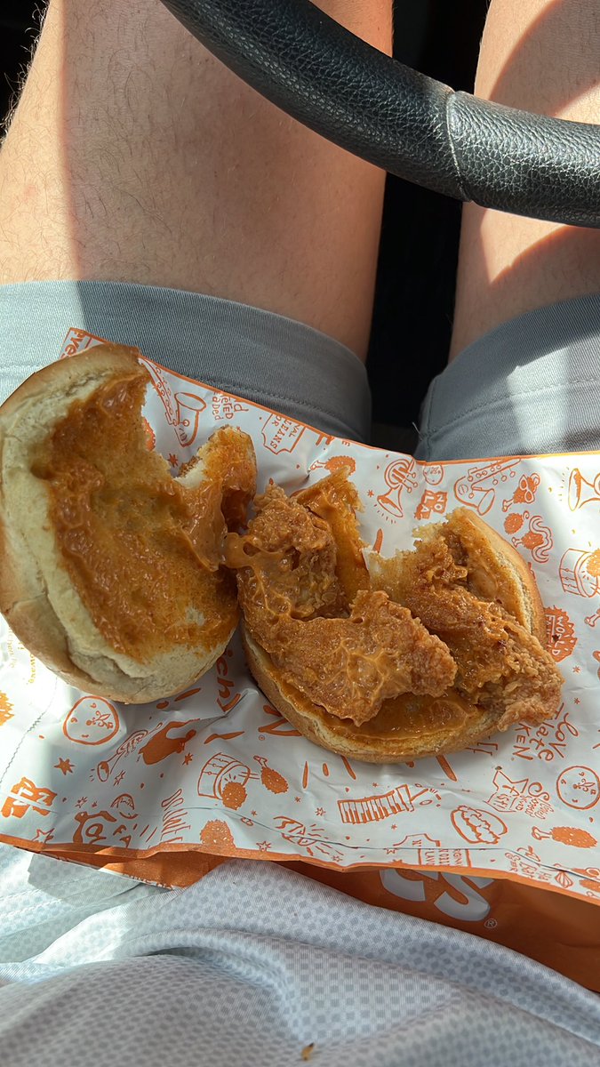 JakeASchuchardt's tweet photo. @Popeyes Really disappointing experience today. They forgot my biscuit, no honey or ketchup, and this sad excuse for a spicy chicken sandwich! https://t.co/C5eWsFH14x