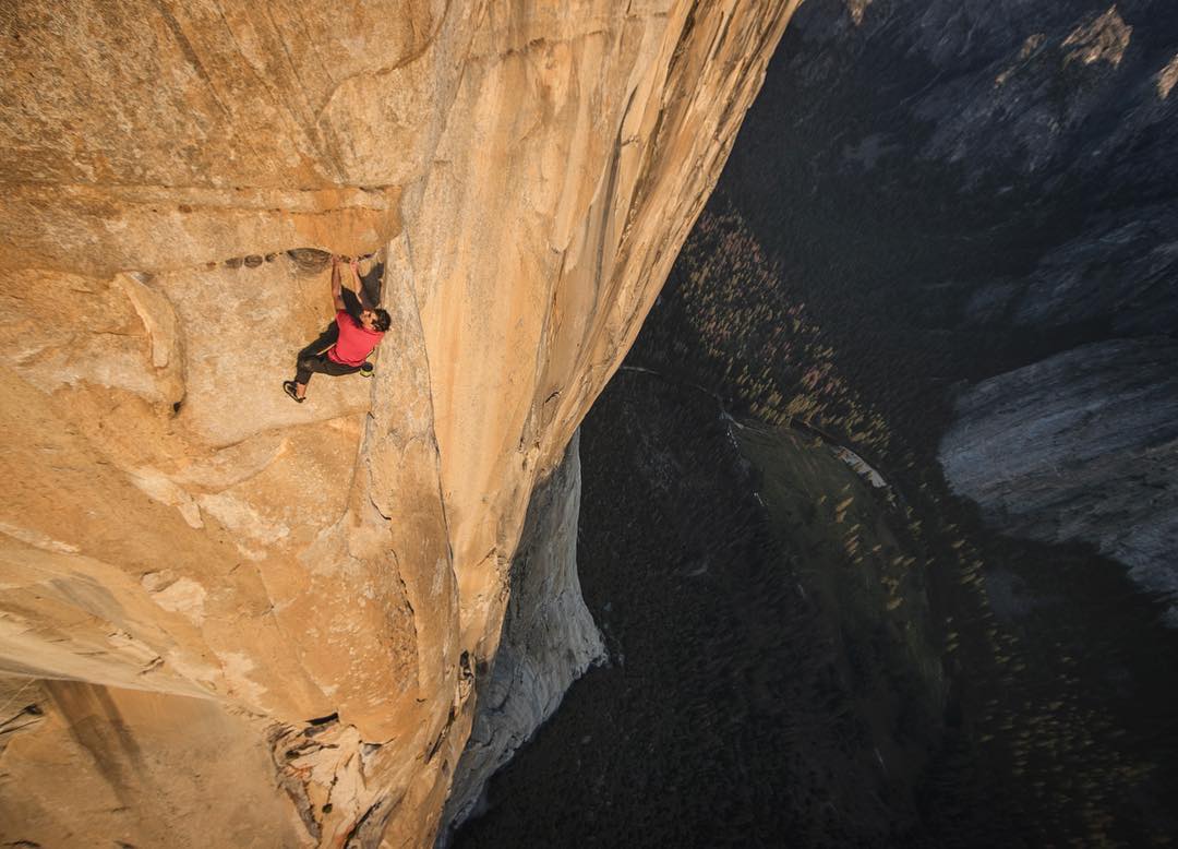 jimkchin's tweet image. @AlexHonnold crossing the Traverse Pitch (5.12a) on Freerider, one of the most exposed pitches of rock climbing on El Capitan.

Link in bio to get a copy of this print.