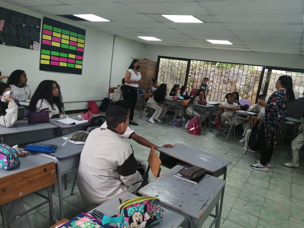 SDosquebradas's tweet photo. #Entérate 🗣️Llegamos a la institución educativa Cristo Rey con actividades de prevención y promoción sobre ciberacoso, autoestima y uso de redes sociales😎

¡La #educación es Empresa de Todos! https://t.co/gPNlVsuP3B