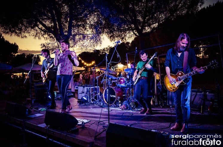 Bandolers_'s tweet photo. Fotos de l’últim concert al @observafest 👀!!!!!Gràcies de nou per comptar amb nosaltres!!!💘
I gràcies també al mestre @furalabfoto per immortalitzar-ho d’aquesta manera!⚡️📸⚡️
🔌 Ben aviat us anunciarem nous concerts!!! 🔌
#bandolers #observafest #furalabfoto #recomeçar https://t.co/zl1KXrdPwi