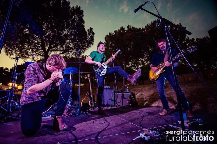 Bandolers_'s tweet photo. Fotos de l’últim concert al @observafest 👀!!!!!Gràcies de nou per comptar amb nosaltres!!!💘
I gràcies també al mestre @furalabfoto per immortalitzar-ho d’aquesta manera!⚡️📸⚡️
🔌 Ben aviat us anunciarem nous concerts!!! 🔌
#bandolers #observafest #furalabfoto #recomeçar https://t.co/zl1KXrdPwi