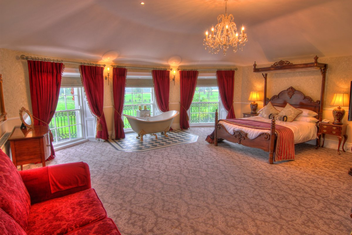 RomanticCastles's tweet image. Beautifully designed, cosy, welcoming and comfortable…. @Bellingh4m have the perfect bedrooms for a romantic summer getaway with someone special. 

#CastleHotels #Romantic #SpringBreaks #Travel #Luxury #Break #GetAway #BallyseedeCastle #TheOrangery