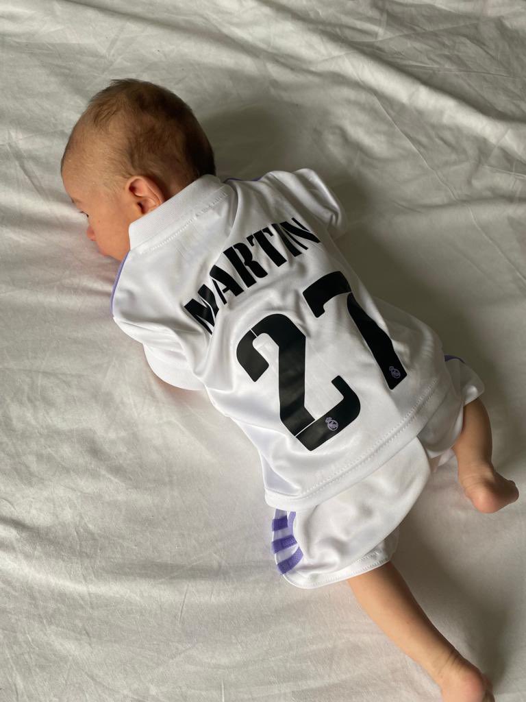 GonferAlex's tweet photo. @thibautcourtois  intenté convencer a mi hermano para que le cambiase el nombre a mi sobrino por Thibaut después de la final pero no lo conseguí. Sería un detalle que le firmases la camiseta, a que si? https://t.co/hHmkExfmnn