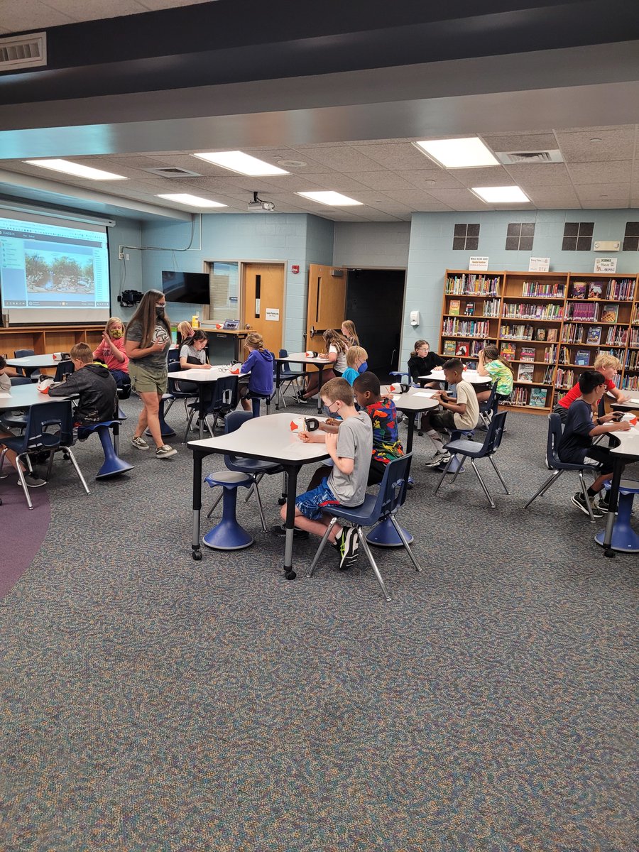 Bioisfun's tweet photo. 6th grade science classes are taking a Virtual Reality trip to the Rainforests  #LPSSummer2022 https://t.co/LYHpOMTPm5