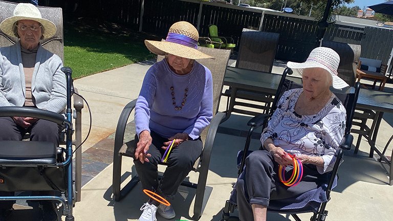 More weekend birthday party fun and games for Buddie Gerding this past Saturday! #lovelifehere #VenturaTownehouse #memorycare #luxuryseniorliving #retirementcommunity #venturacalifornia