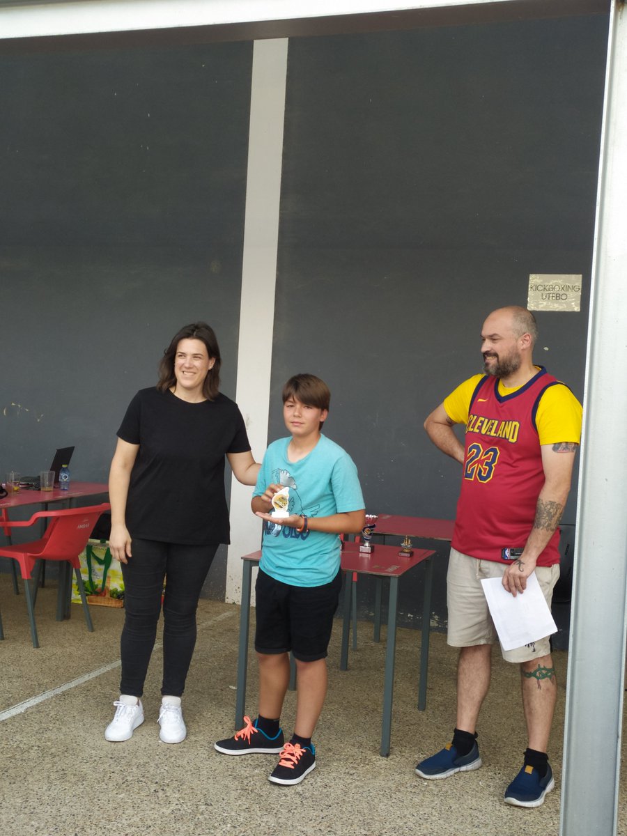 AjedrezUtebo's tweet image. Fotos del ultimo evento del II Circuito Ajedrez en los Bares, esta vez en el Restaurante Las Piscinas de Utebo. 
El vencedor fue Fernando López, del @AjedrezUtebo, y el mejor sub-1650 Alcher Jaime, de El Olivar. 
Aquí la clasificación:
chess-results.com/tnr633898.aspx…