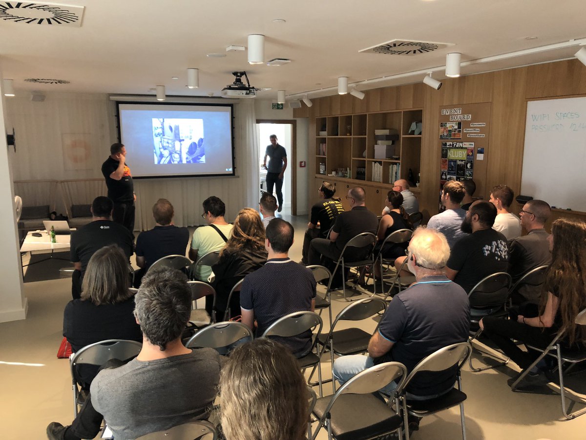 JCeccarelli1's tweet photo. Azul Systems CTO Gil Tene laying it down at Prague Java meetup https://t.co/8w9qDwT0AA