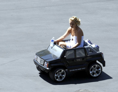 SimneySpears's tweet photo. CARS BRITNEY SPEARS HAS OWNED: A THREAD https://t.co/Bq2Zp4jWyV