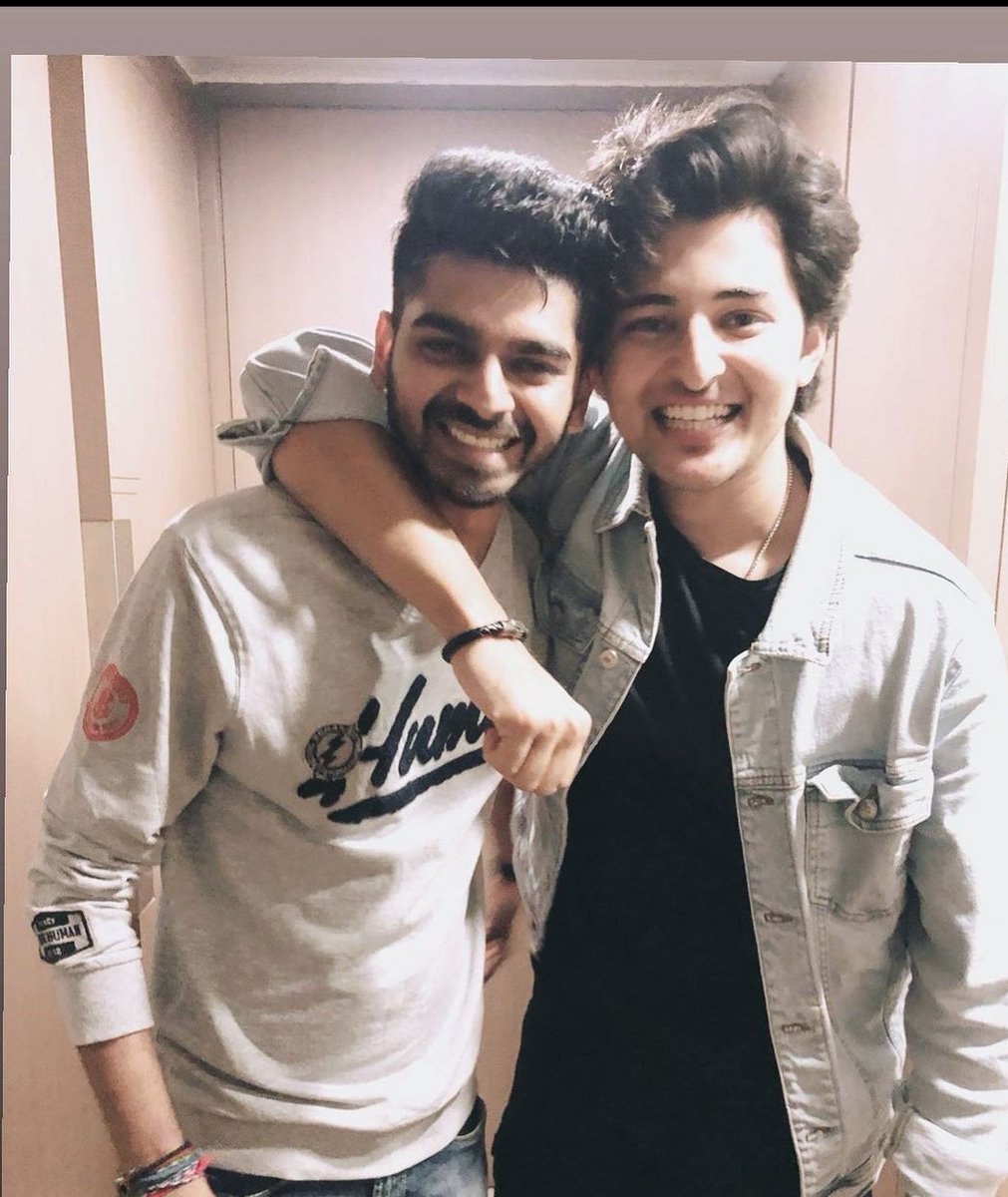 Darshan___18's tweet photo. यादों को खजानों से एक तस्वीर बाहर आई 💙
@DarshanRavalDZ 👀❤️ https://t.co/xhQu2Is3LW