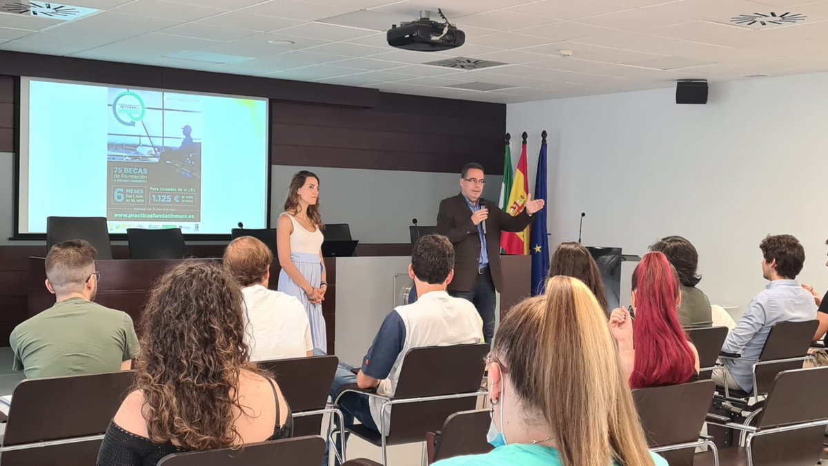 CulEmprendedora's tweet photo. El equipo de Universidad de @CulEmprendedora  @Junta_Economia inicia una nueva aventura de capacitación en competencia emprendedora para 60 beneficiarios del Programa de Internacionalización y Retorno del Talento de @SepyeUEx @infouex y  @Junta_Ex con @maldonado_eco y @SocialUex https://t.co/1ey49tYqM0