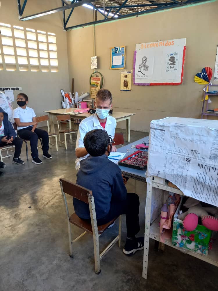 Continuamos llevando a las escuelas Jornadas de Salud,avanzar es la tarea. @Cubacooperven <a href="/Cubacooperabol2/">Brigada Médica 🇨🇺 Bolívar🇻🇪</a> <a href="/AdanVillavicen5/">Adan Villavicencio Guzmán</a> <a href="/altunaga_perez/">Esthet Perez altunaga</a> <a href="/DonaisDebrosse/">Donais Debrosse</a> <a href="/MilenaRicardoP1/">Milena Ricardo Pupo</a> <a href="/JoseRamon481975/">Jose Ramon Parra Reynaldo</a> <a href="/mailencp2022/">@mailencastilloprego</a> <a href="/delvisverde96/">Delvisverde96</a> <a href="/BlancoBayon/">Alexander Blanco Bayón</a> <a href="/Pedro30041977/">Pedro Castellano</a>