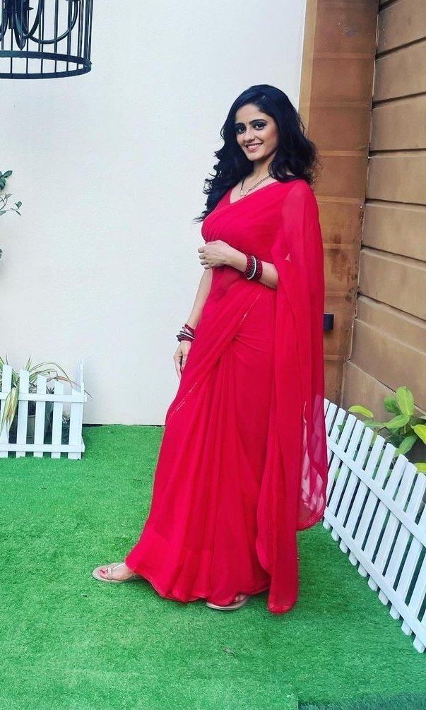Sandhya56486386's tweet photo. Wow Sai Joshi on no : 3
Ph kithna bhi kisi ko lead kahe lekin saari dunia ko patha hai Ghum ki lead sirf SAI JOSHI yaani AYESHU hi hai bas baath khatam
#AyeshaSingh
#AmbikaSingh
#AyeshaSinghBdayMonth
#GhumHaiKisikeyPyaarMeiin https://t.co/JrOZXMp9FD