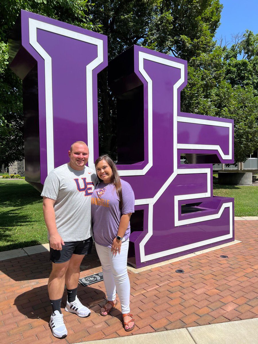 MorganMarieHard's tweet image. Purple &amp;amp; White looks good on us! 💜🤍

I am thrilled to announce that I have accepted a position at the University of Evansville in the Athletic Department! 🧡

#ForTheAces