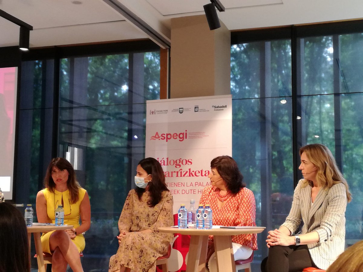 Elkargi_SGR's tweet photo. 📢📢Acompañamos a @ASPEGI 
en una nueva edición de sus #DialogosAspegi
👉🏻Interesantes reflexiones de #mujeres 
👉🏻en puestos de dirección
 
VII. edición y creciendo 🚀 
con la introducción de @RUbarrechena
vicepresidenta #ASPEGI y directora desarrollo negocio @ParkeEuskadi https://t.co/9KSJAR1ZVq
