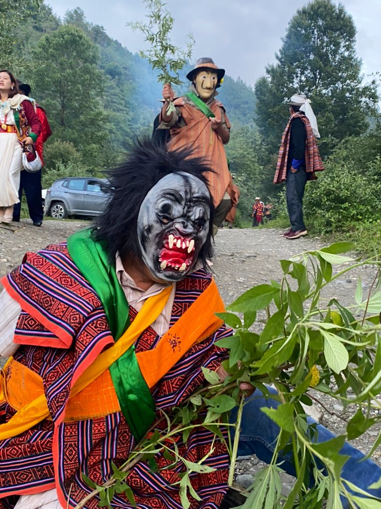 ApedaRondo's tweet photo. The jamboree still on underway, in the land of aesthetic and host bewildering, conviviality Sherdukpen Tribes. #ChekkorVibes.
@ThungonSange https://t.co/Ndtosr2clO