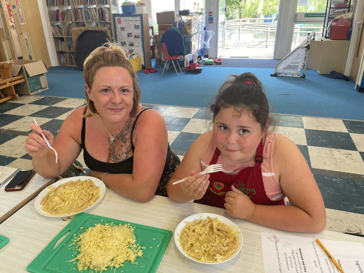 sharingtablecy1's tweet photo. Fabulous effort in cooking club today @CraigfelenP #sharingtablecymru https://t.co/2f3iS0f5Yz