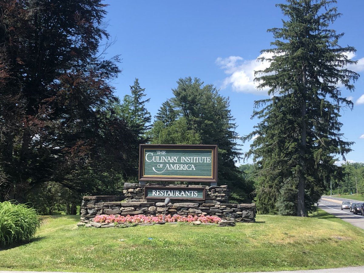 KYKitchens's tweet photo. We're at the annual Menus of Change Leadership Summit, a collaboration between @CIACulinary + @HarvardChanSPH that connects culinary art, food technology, health and nutrition science to drive a global shift to "plant forward" eating 🌱 #CIAMOC https://t.co/5fhFO721wn