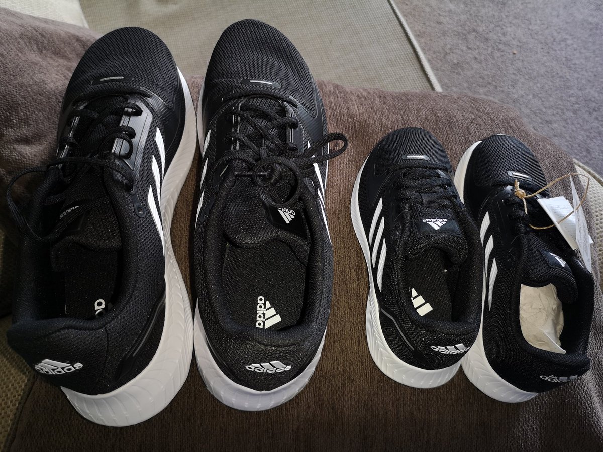 RalphC68's tweet photo. @JDSports What a difference being able to speak to a human &amp; an intelligent one working for the customer on a phone instead of a virtual bot regarding an order. As much as they were cute, they were the wrong colour and size from what I ordered and I already had them in black. 😂 https://t.co/rE8XkRNkfc