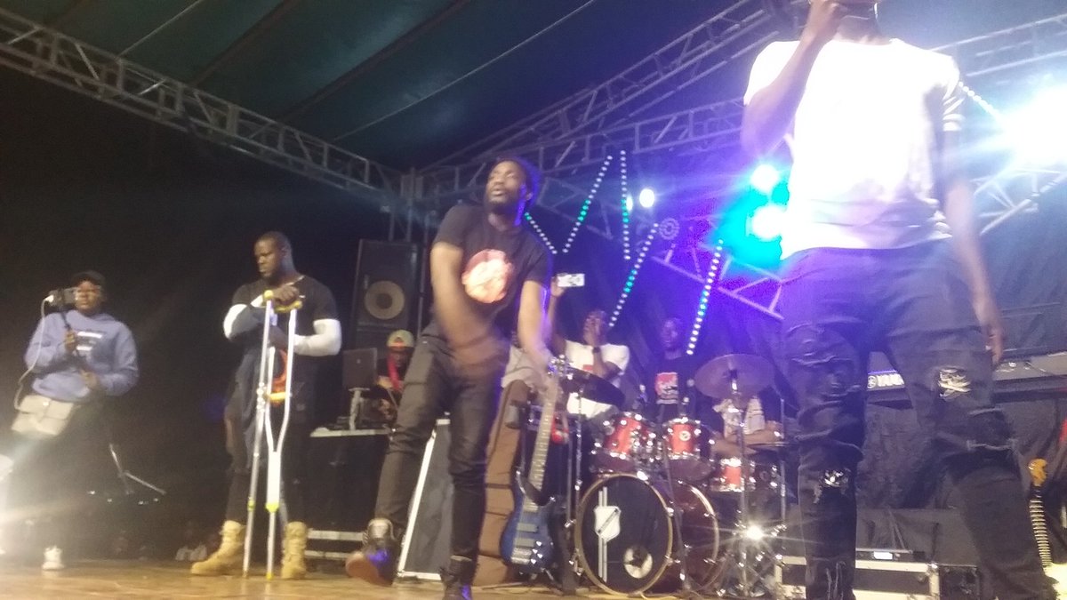 Hanningtonsent2's tweet image. hei frends u2 must enjoing which was at forestpaker buroba kuntujo ya bit fm its was very so musive yours hannington pro painter at zana