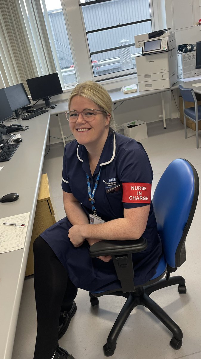 Ward5LTHTR's tweet photo. ❤️ Today we have introduced our Nurse In Charge armband..This makes staff easily identifiable to patients,staff and relatives❤️ #whosincharge #teamcaptain #leaders @Nurse_Ame @HowlesJohn https://t.co/RSwdJr6gTO